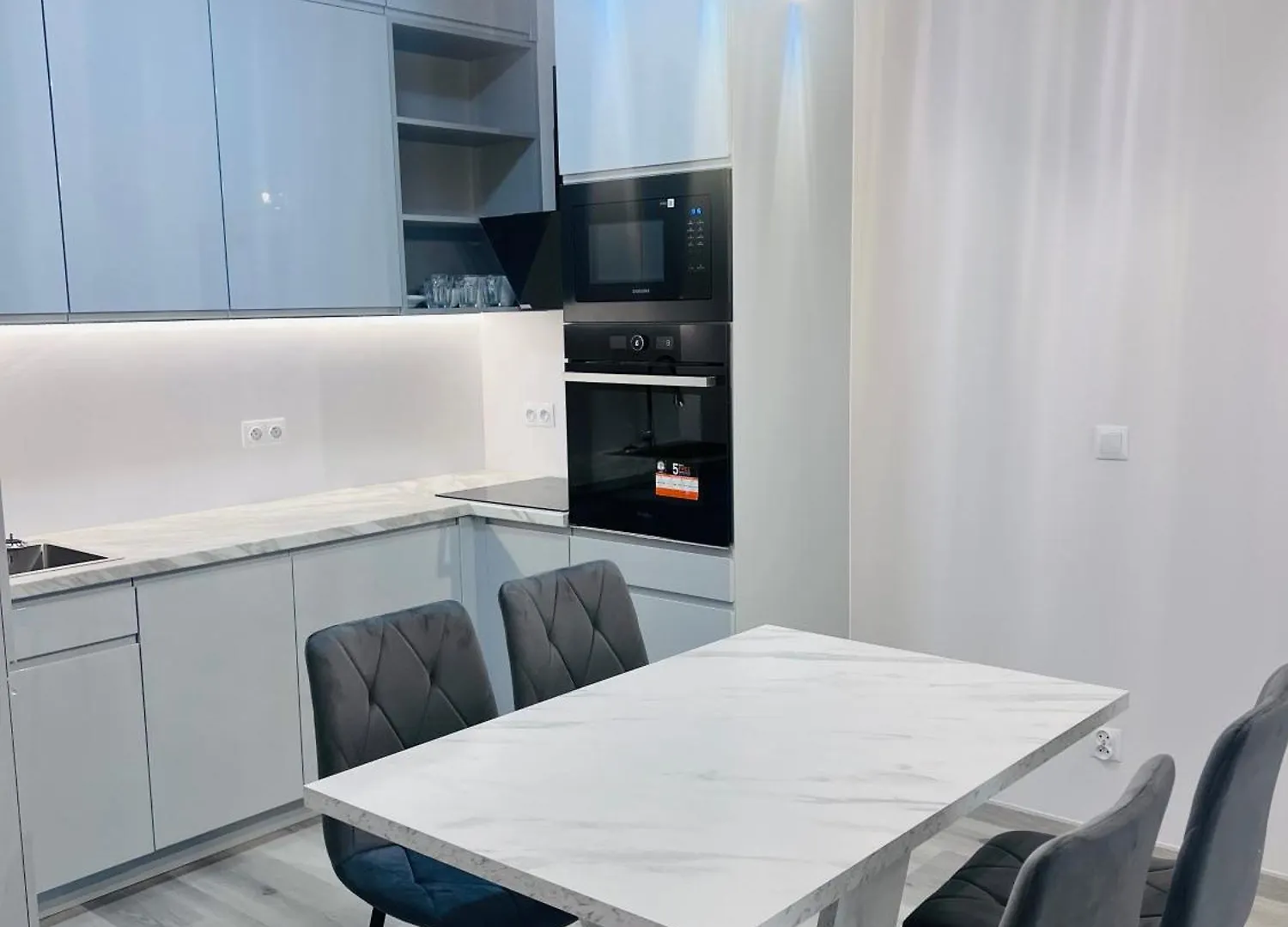 Luna Deluxe Centrum- River Point فروتسواف شقة